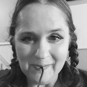 Meet your Posher, Leona